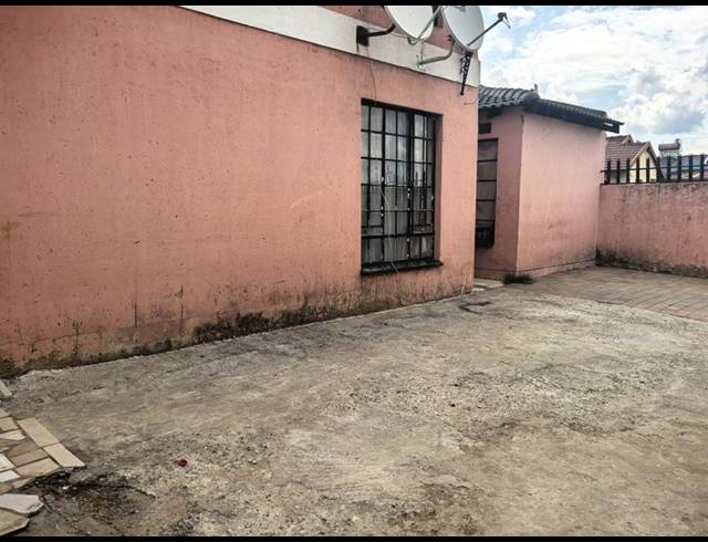 11 BEDROOM HOUSE FOR SALE IN RABIE RIDGE